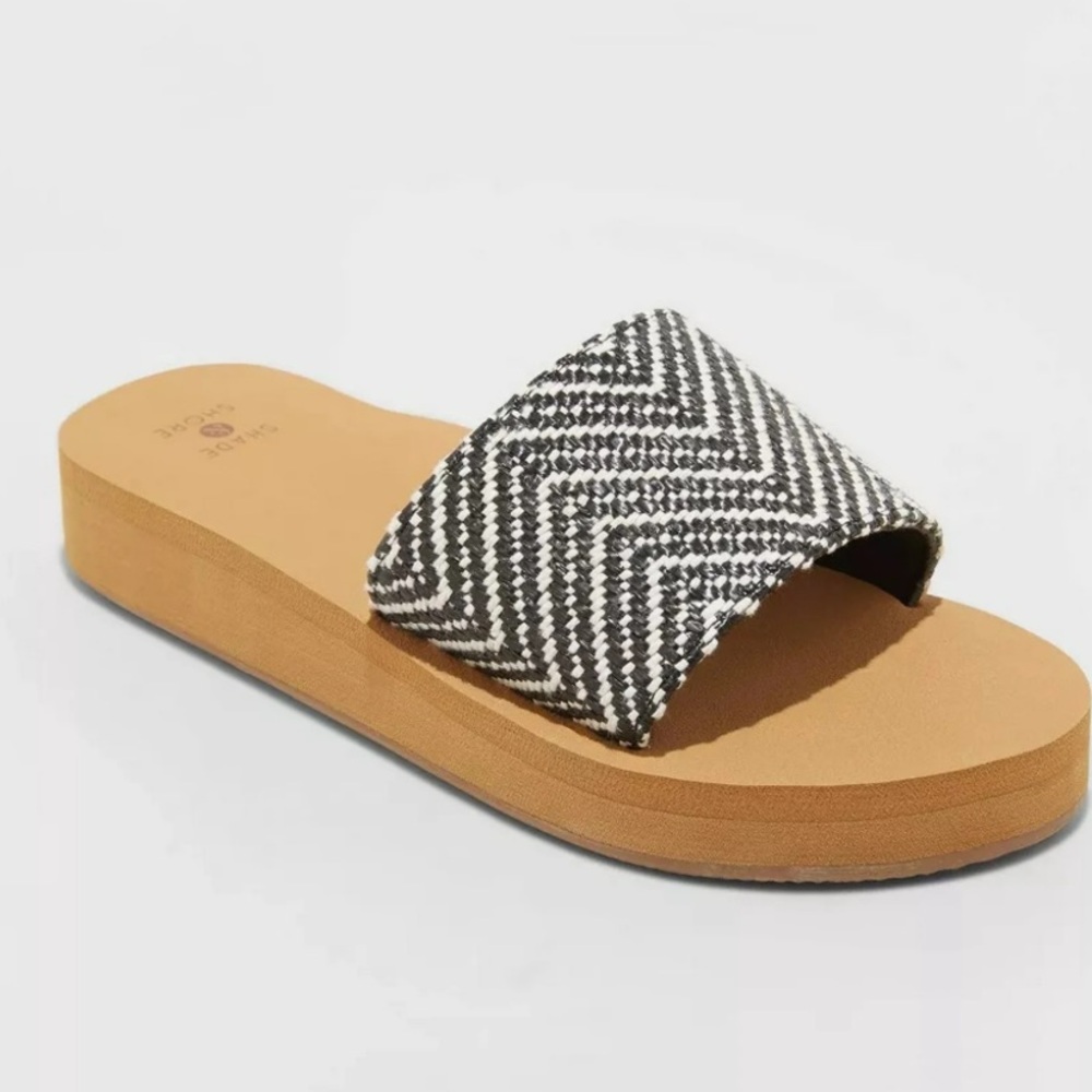 Shade and shore platform, sandals